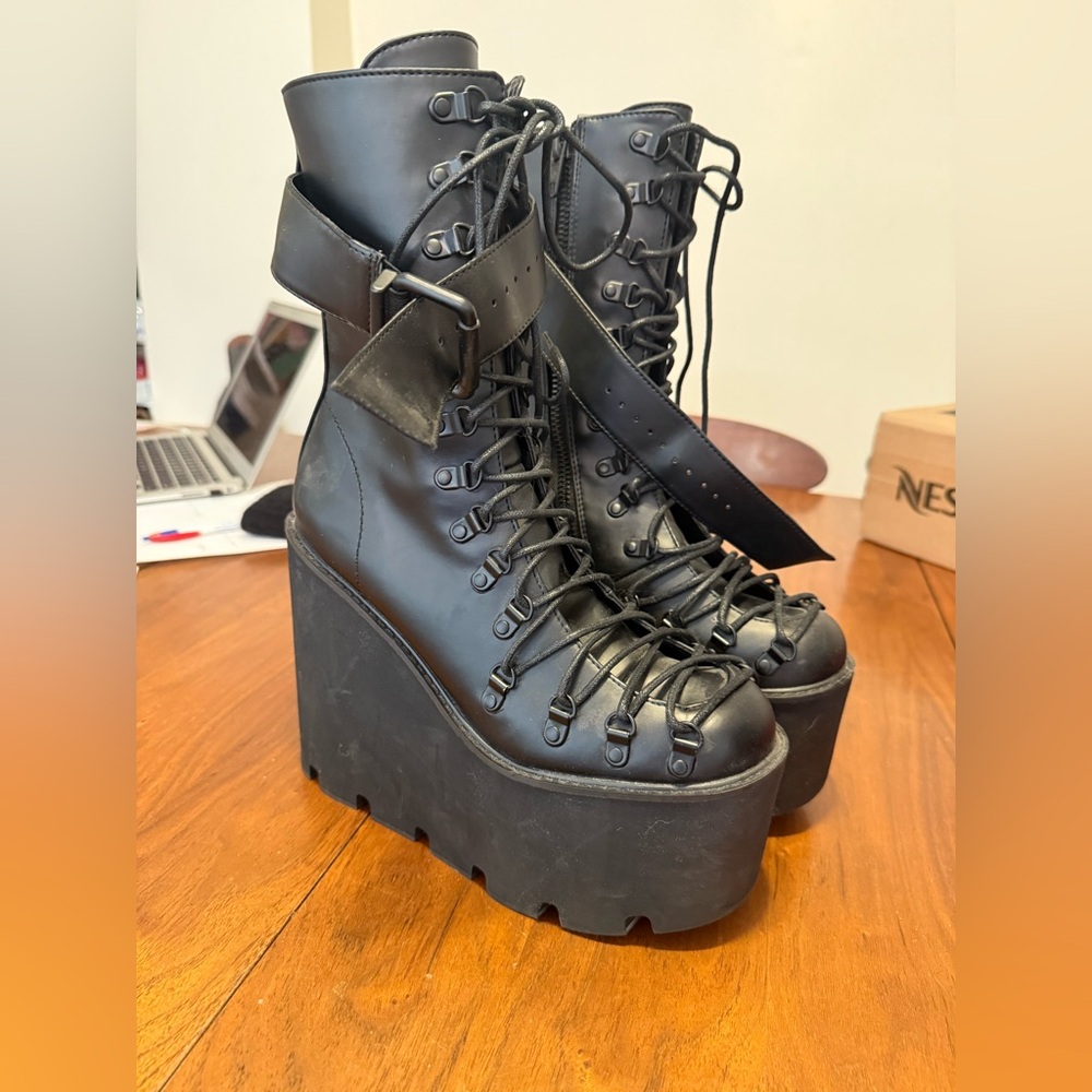 Dollskill Traitor Rave Boots - Black size 10